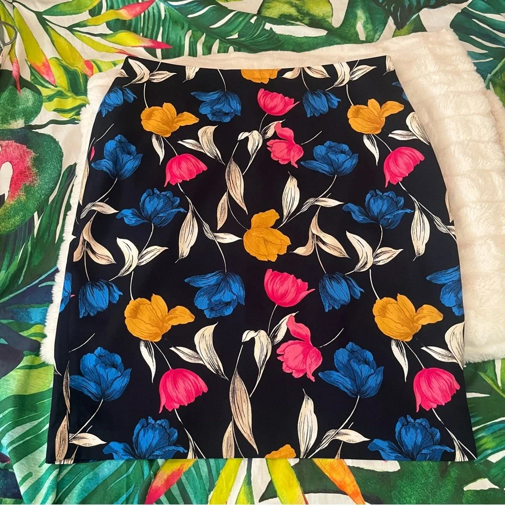 Ann Taylor Factory 12 Blue Yellow Pink Tulip Straight Office Work Church Skirt - Picture 8 of 8